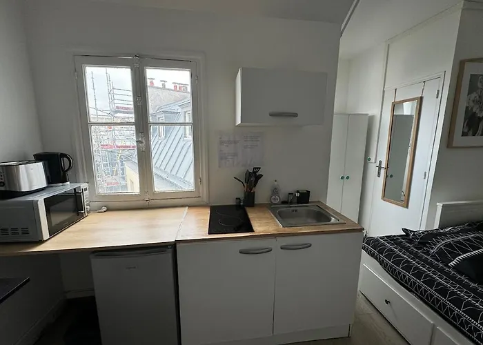 Cozy Nearby Champs Elysees 7 파리